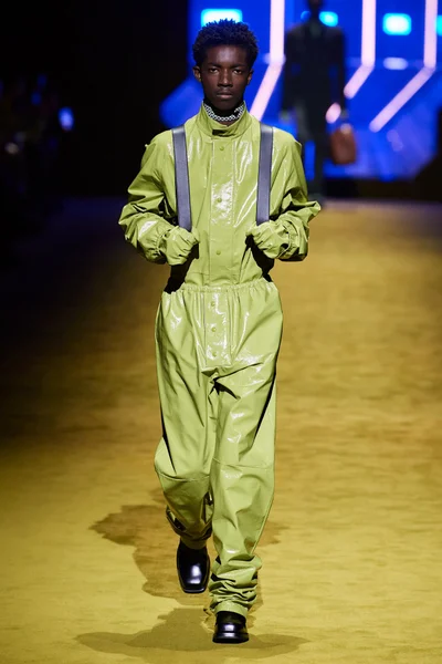 Look 10